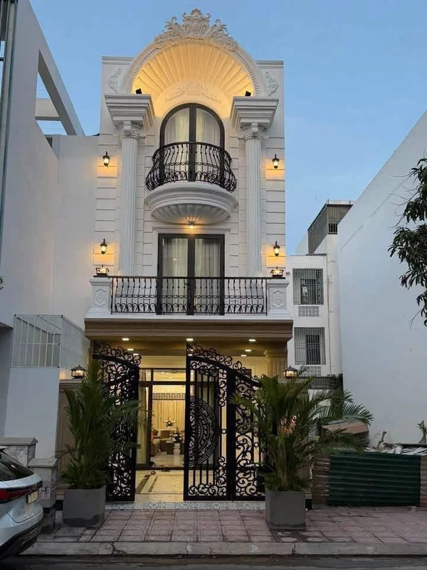 Bán nhà tân cổ điển 100m² 4 phòng ngủ Nha Trang