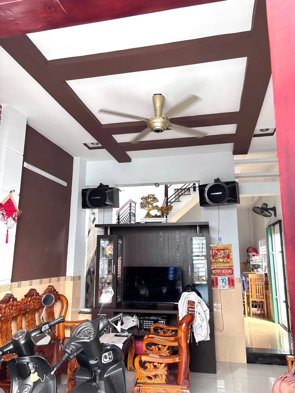 Cho thuê nhà góc 3 tầng 6PN 12 triệu Thủ Đức