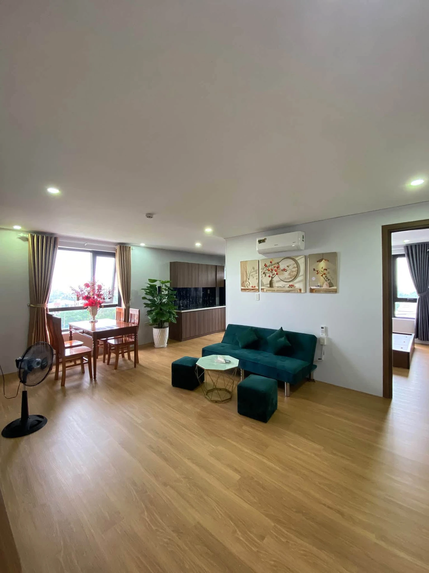 Bán căn hộ góc 2 mặt thoáng 70m2, 2 PN, full nội thất, 1,7 tỷ - Ảnh 1