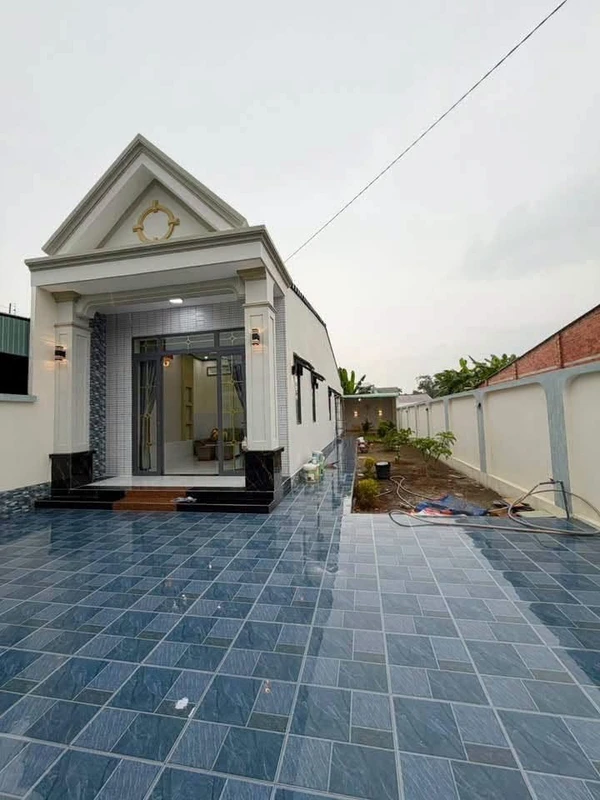 Bán nhà sân vườn 170m² 3 phòng ngủ Tây Ninh
