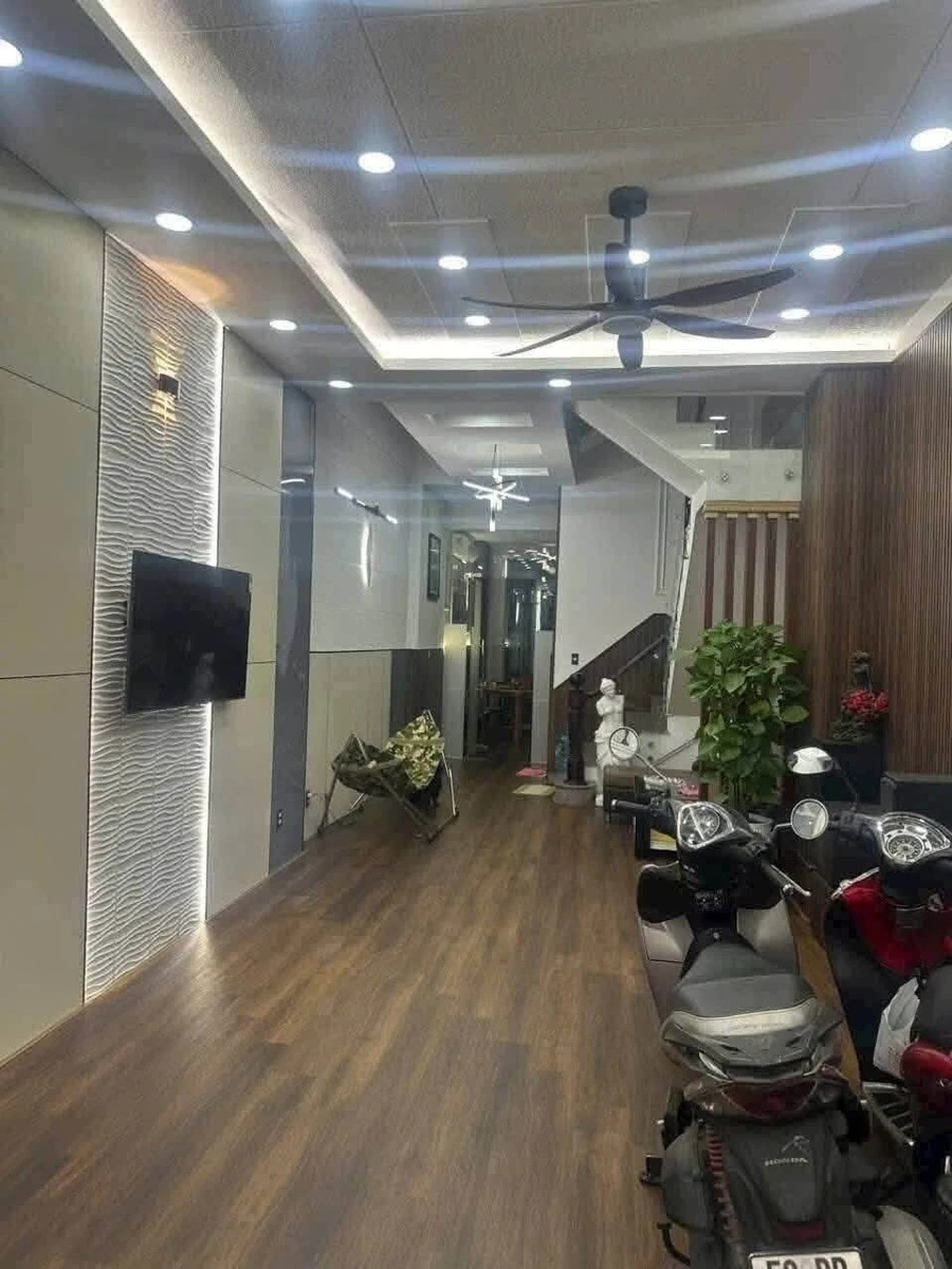 Bán nhà mặt tiền 4x18m 1 trệt 2 lầu sân thượng khu Bình Phú, giá hơn 12 tỷ - Ảnh thu nhỏ 4