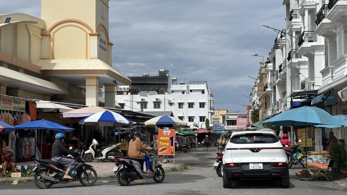 Nhà phố thương mại mặt tiền đường số 2 - trực diện Chợ Cái Vồn - Ảnh 1