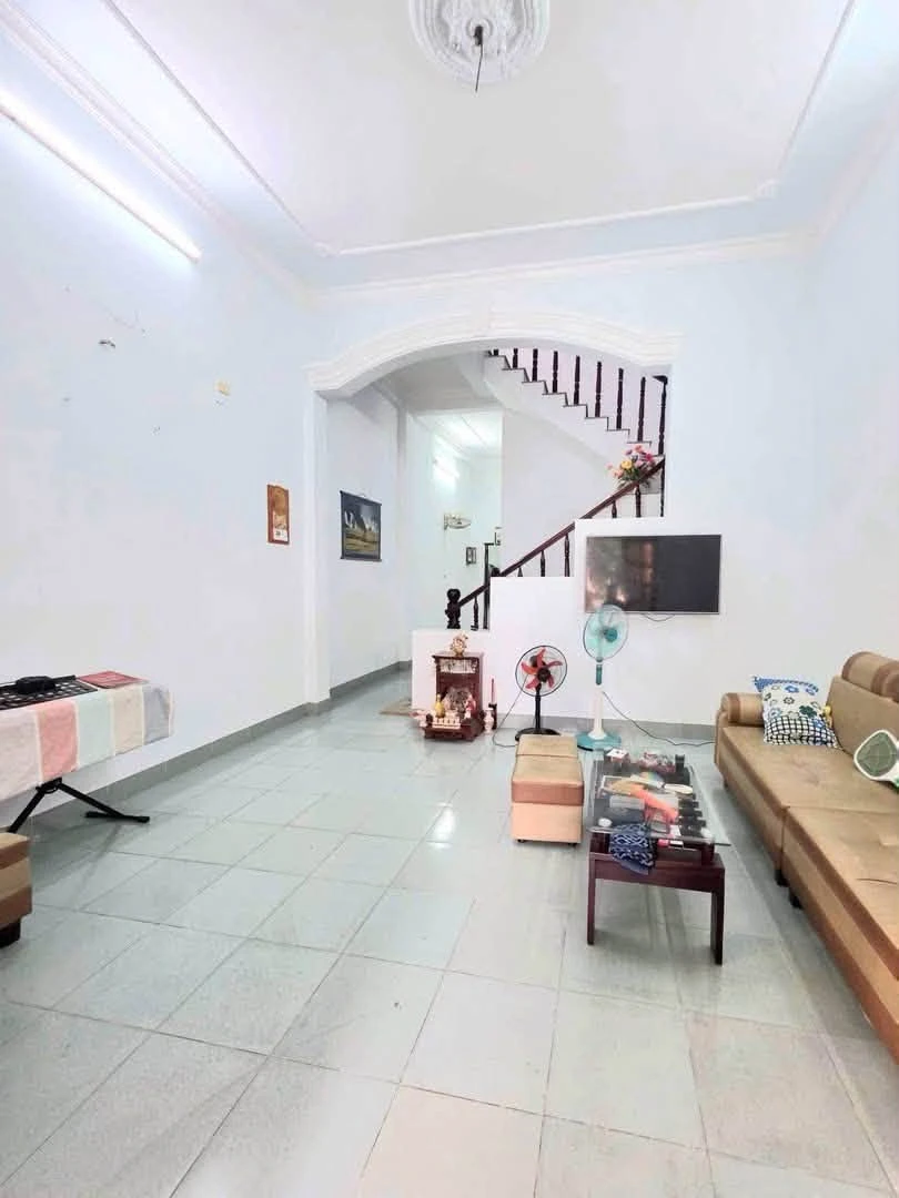Bán nhà mặt tiền 90m² ngay chợ Trần Bình Trọng, Nhà Bè - Ảnh 1