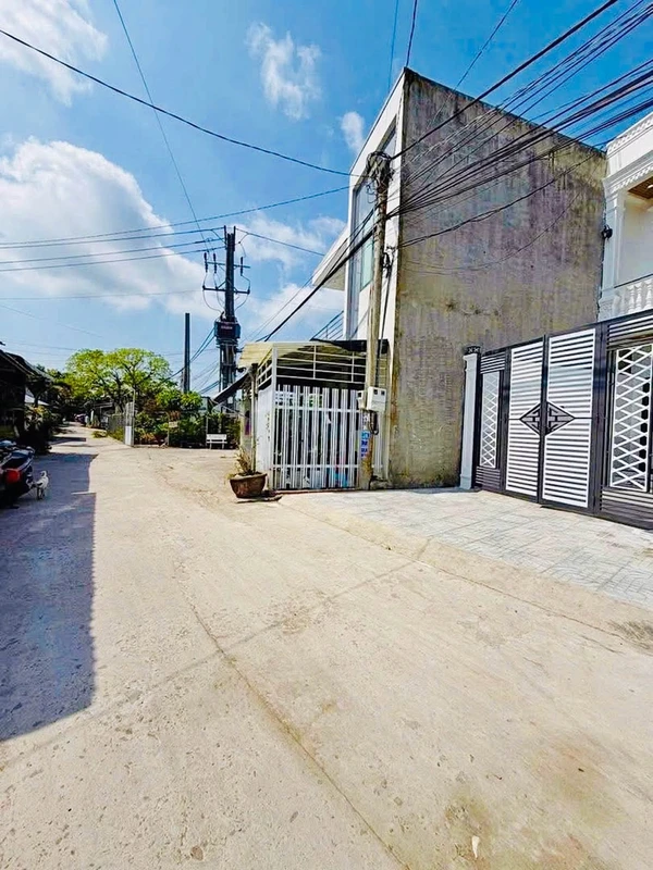 Bán nhà tân cổ điển 3PN, 88m2, mặt tiền Vàm Trư, 2.4 tỷ