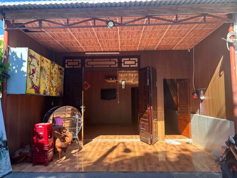Bán đất có nhà cấp 4 gần biển Tân Trà, Đà Nẵng, 100m²
