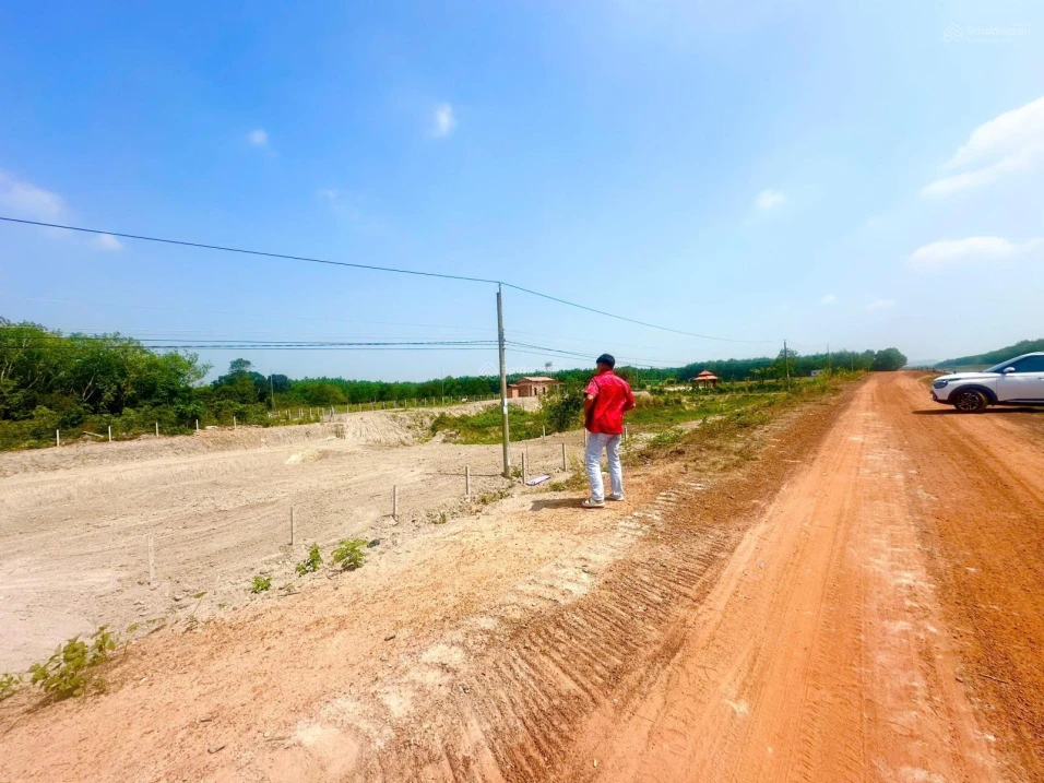 650 triệu, bán đất 1138.4m2 tại xã Lộc Ninh, Tây Ninh, view Kênh Đông đường rộng 15m - Ảnh 1