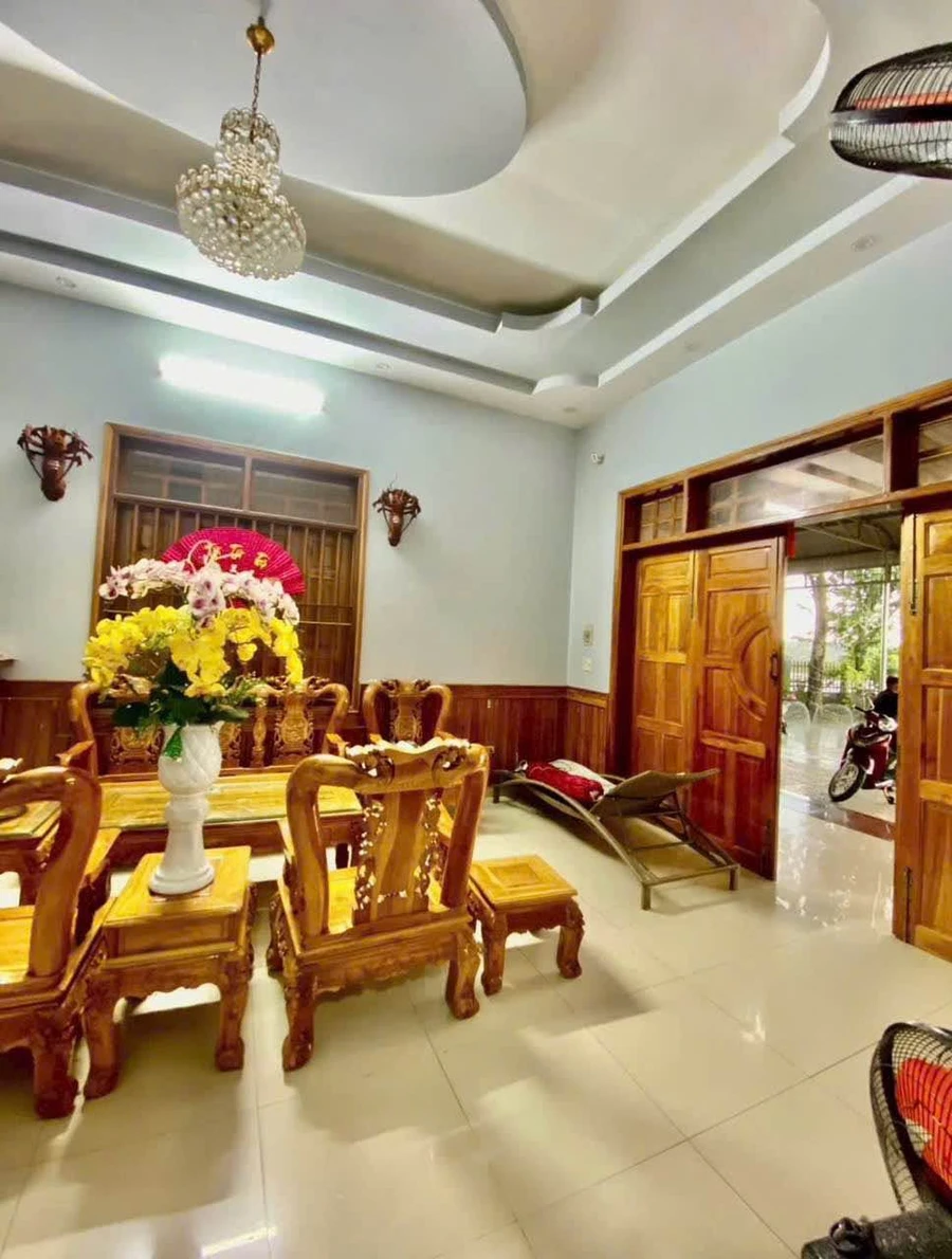 Nhà vườn 2 mặt tiền 4 phòng ngủ 312m² Đồng Xoài - Ảnh 1