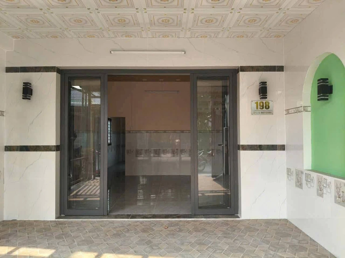 Bán nhà mặt tiền 104m² Bến Lức, Long An, 2.2 tỷ - Ảnh thu nhỏ 4