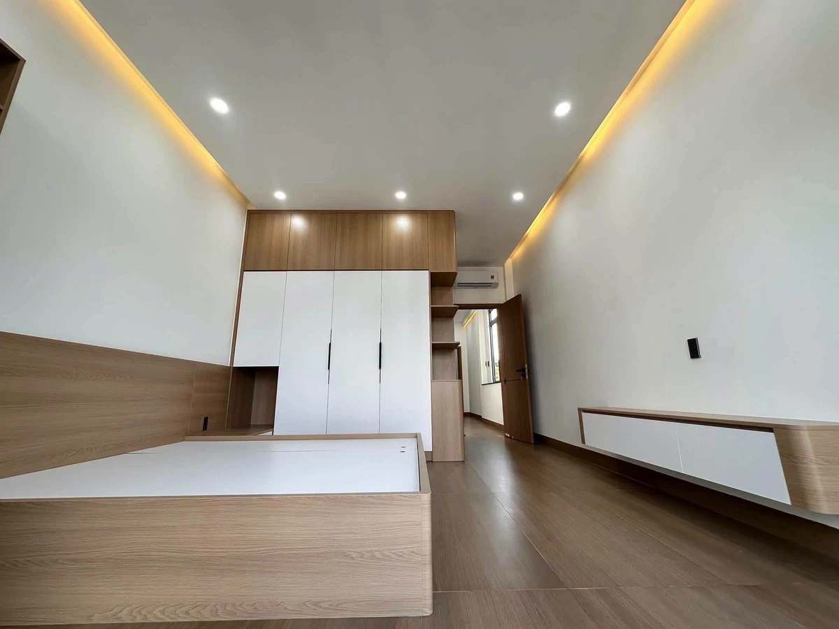 Nhà 3 tầng full nội thất Dĩ An 100m² giá 6.9 tỷ - Ảnh thu nhỏ 4