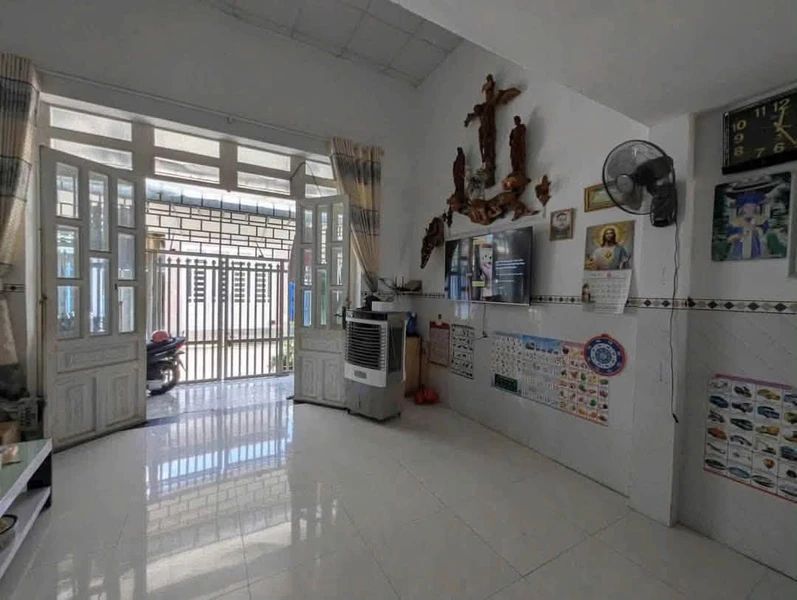 Bán nhà gác lửng 3PN 5x17m (85m2) gần đường DA1-1 Mỹ Phước 2, Bến Cát, Bình Dương