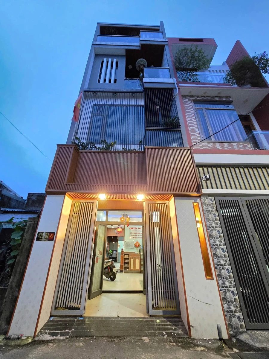 Bán nhà 3 tầng 1 tum 60m2, 4PN 4WC, kiệt ô tô 428 Tôn Đản, Đà Nẵng - Ảnh 1