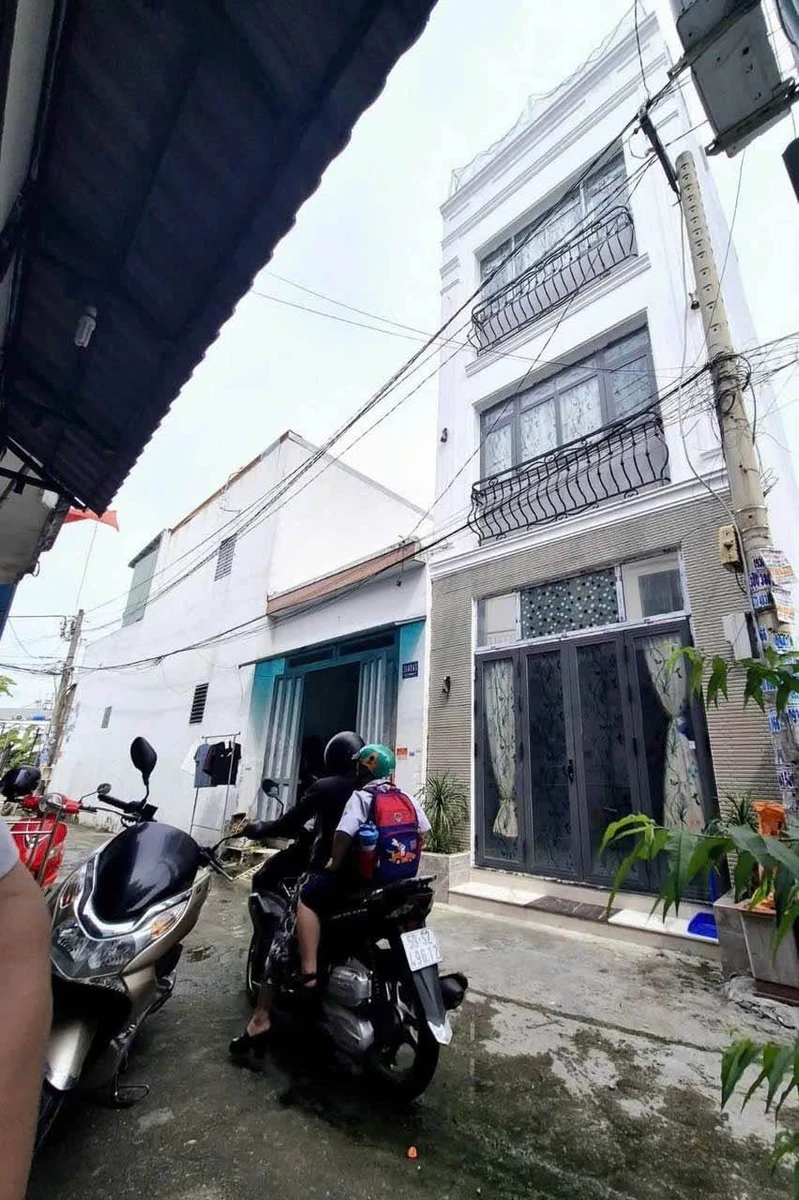 Bán nhà phố 1 trệt 3 lầu 4x10m, 4PN 3WC, sổ hồng riêng, Hiệp Thành Quận 12 - Ảnh 1