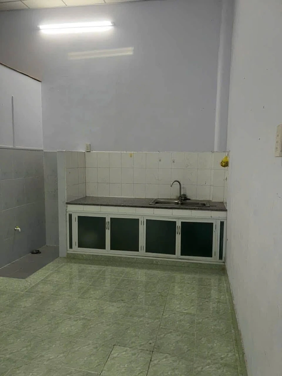 Cho thuê nhà mặt tiền Tân Phú 6x16m, 2PN 2WC, 14 triệu/tháng - Ảnh thu nhỏ 4