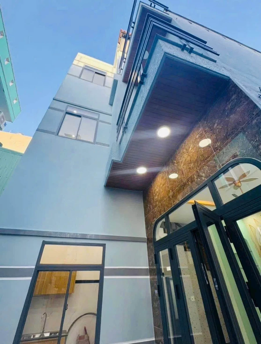 Bán nhà 3 tầng 120m² Nguyễn Thái Học, Quy Nhơn - Ảnh 1
