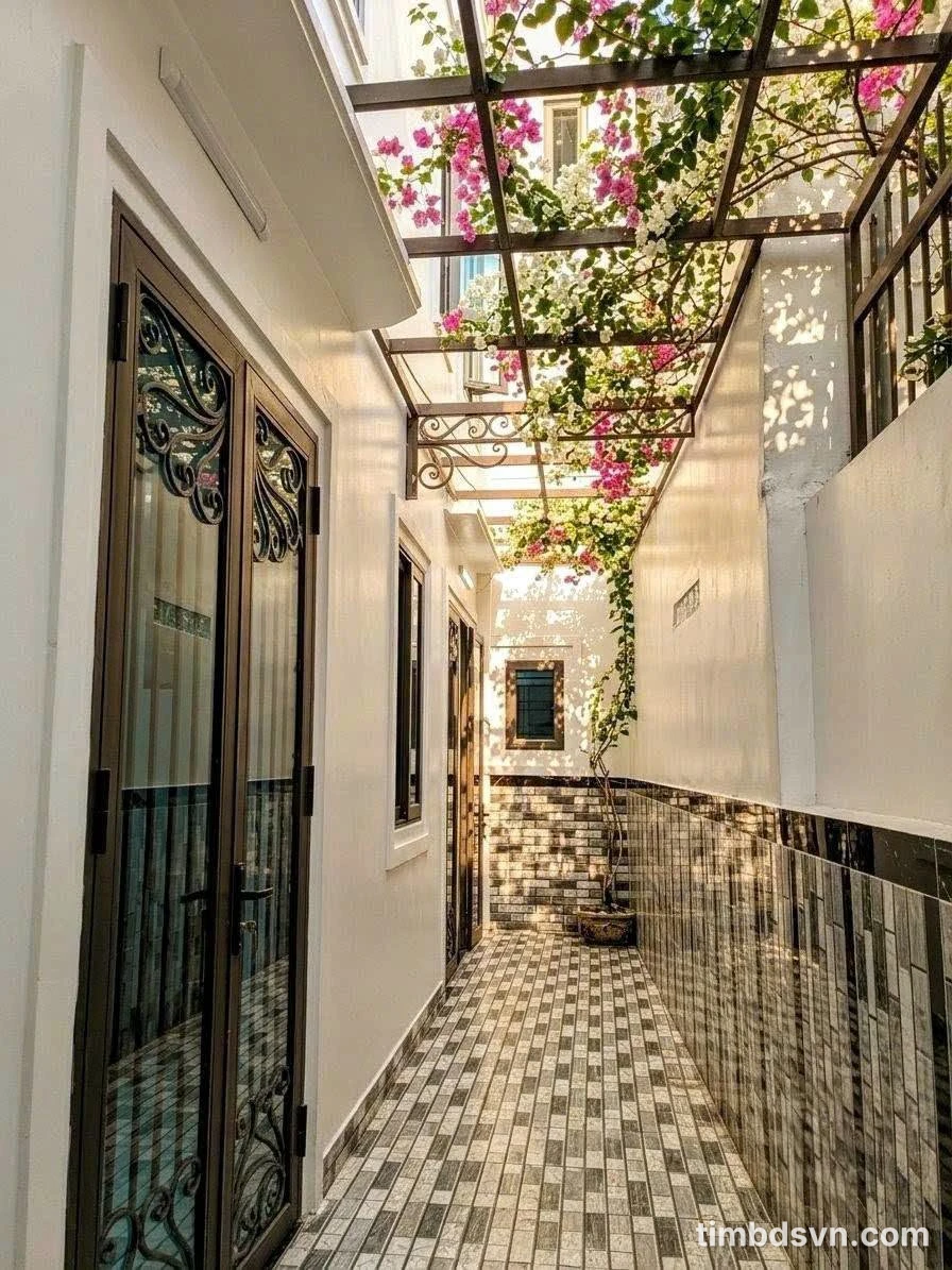 Bán nhà phố 60m² 3 tầng 2PN tại Phố Cấm, Quận 1 - Ảnh 1