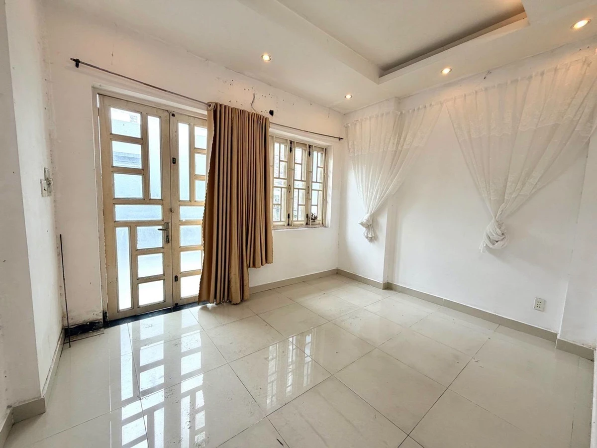 Bán nhà 3 tầng 42m2, 4 phòng ngủ, giáp Quận 1 gần cầu Ba Son, giá 6 tỷ - Ảnh thu nhỏ 3
