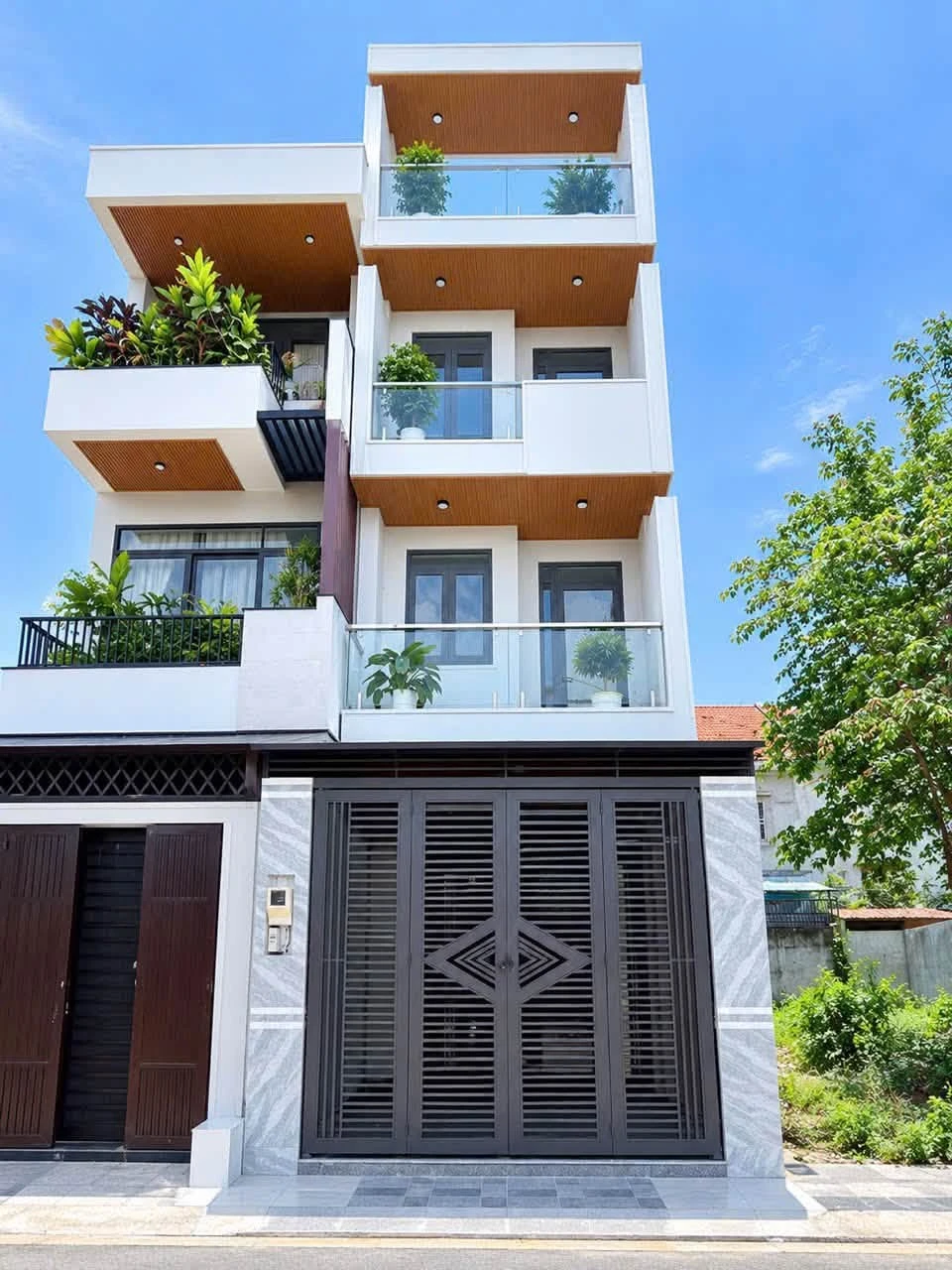 Bán nhà 4 tầng 65m² 4PN 6WC đường nhựa 8m tại Tam Bình, Thủ Đức giá 5,6 tỷ - Ảnh 1