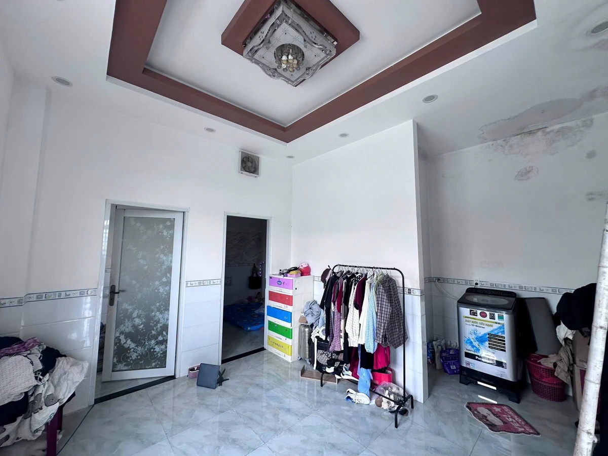 Bán nhà 1 trệt 1 lầu mặt tiền 240m2 Biên Hoà 5.8 tỷ - Ảnh thu nhỏ 4