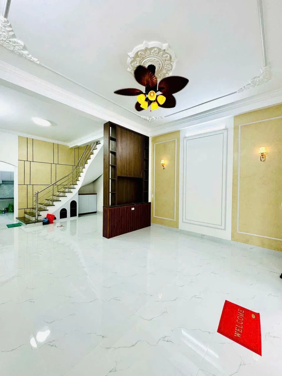Bán nhà 1 trệt 1 lầu 180m² tân cổ điển Long Bình - Ảnh thu nhỏ 2