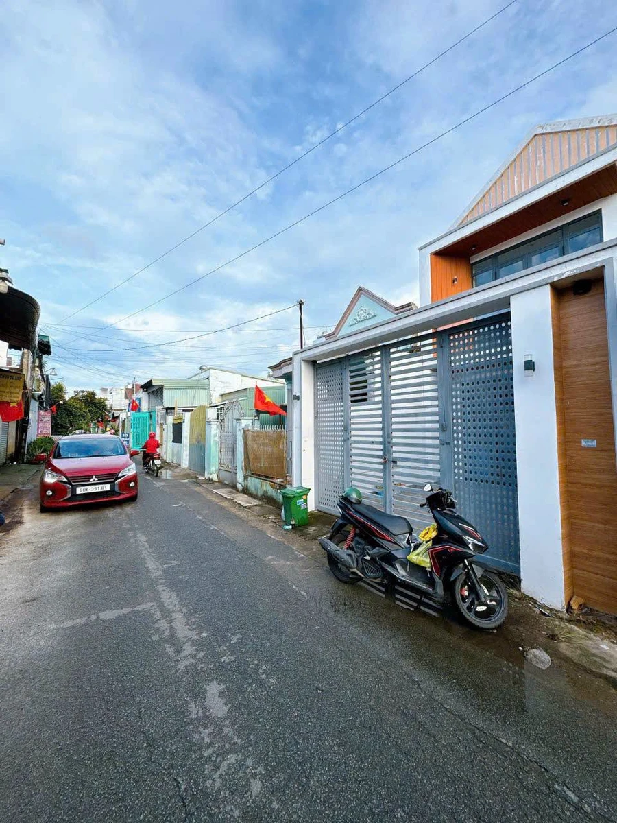 Bán nhà 100m2, 2 phòng ngủ gần VPCC Hoàng Long giá 2,58 tỷ - Ảnh 1