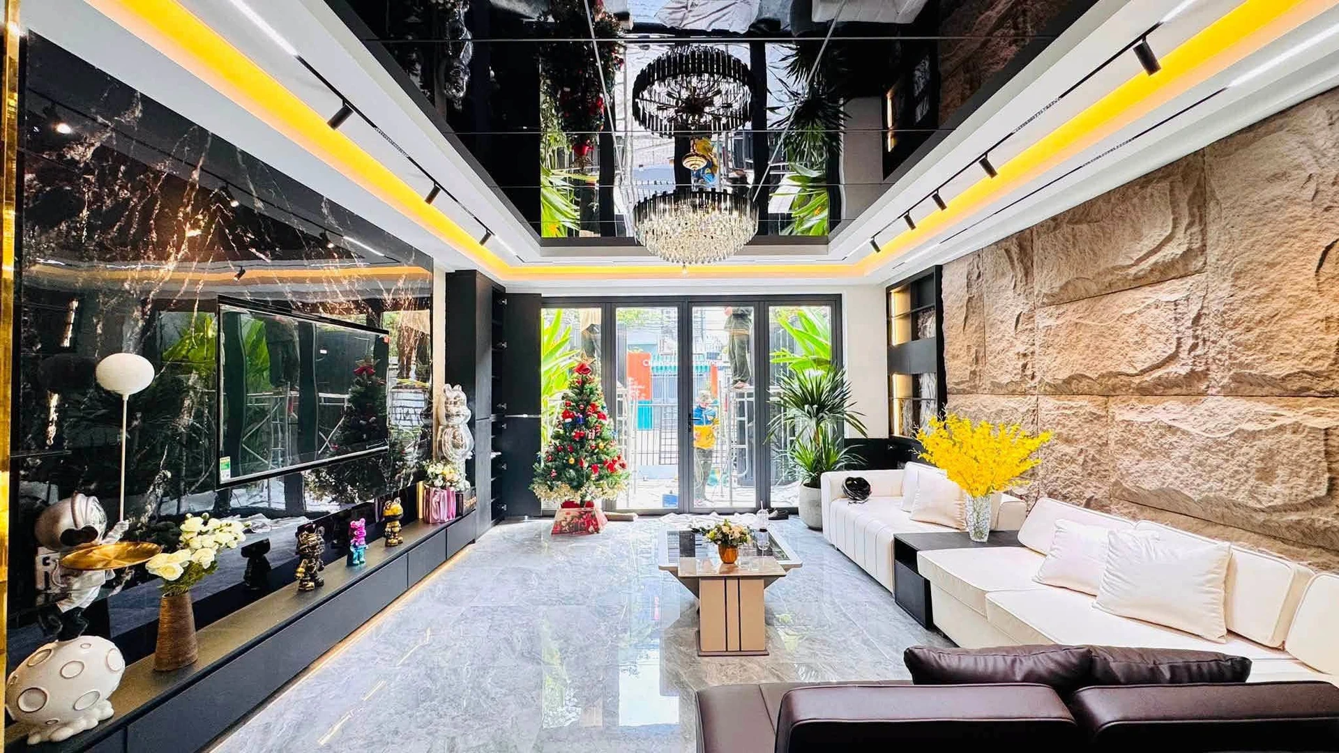 Bán nhà phố mặt tiền Đông Trà 100m2 5 tầng thang máy - Ảnh 1