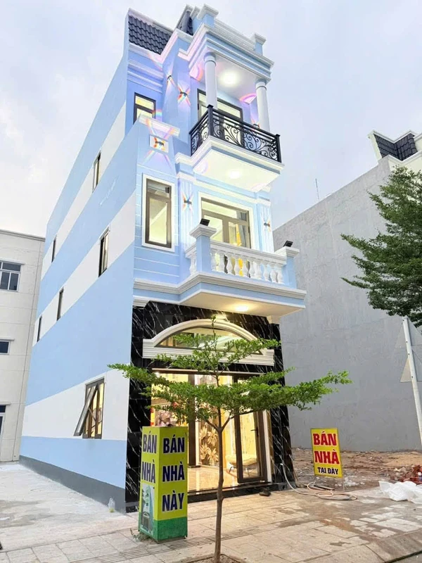 Bán nhà 4PN 4WC Dĩ An Bình Dương 60m2 giá 5,6 tỷ