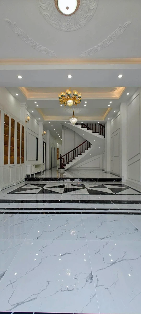 Bán nhà tân cổ điển mặt tiền đường Thành Thái, trung tâm Rạch Giá, 4 phòng ngủ, 5,49 tỷ - Ảnh thu nhỏ 3
