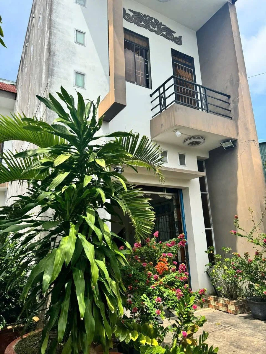 Bán nhà sân vườn mini 1 trệt 1 lầu 4PN hẻm 889 Nguyễn Trung Trực, An Bình, Rạch Giá - Ảnh thu nhỏ 2
