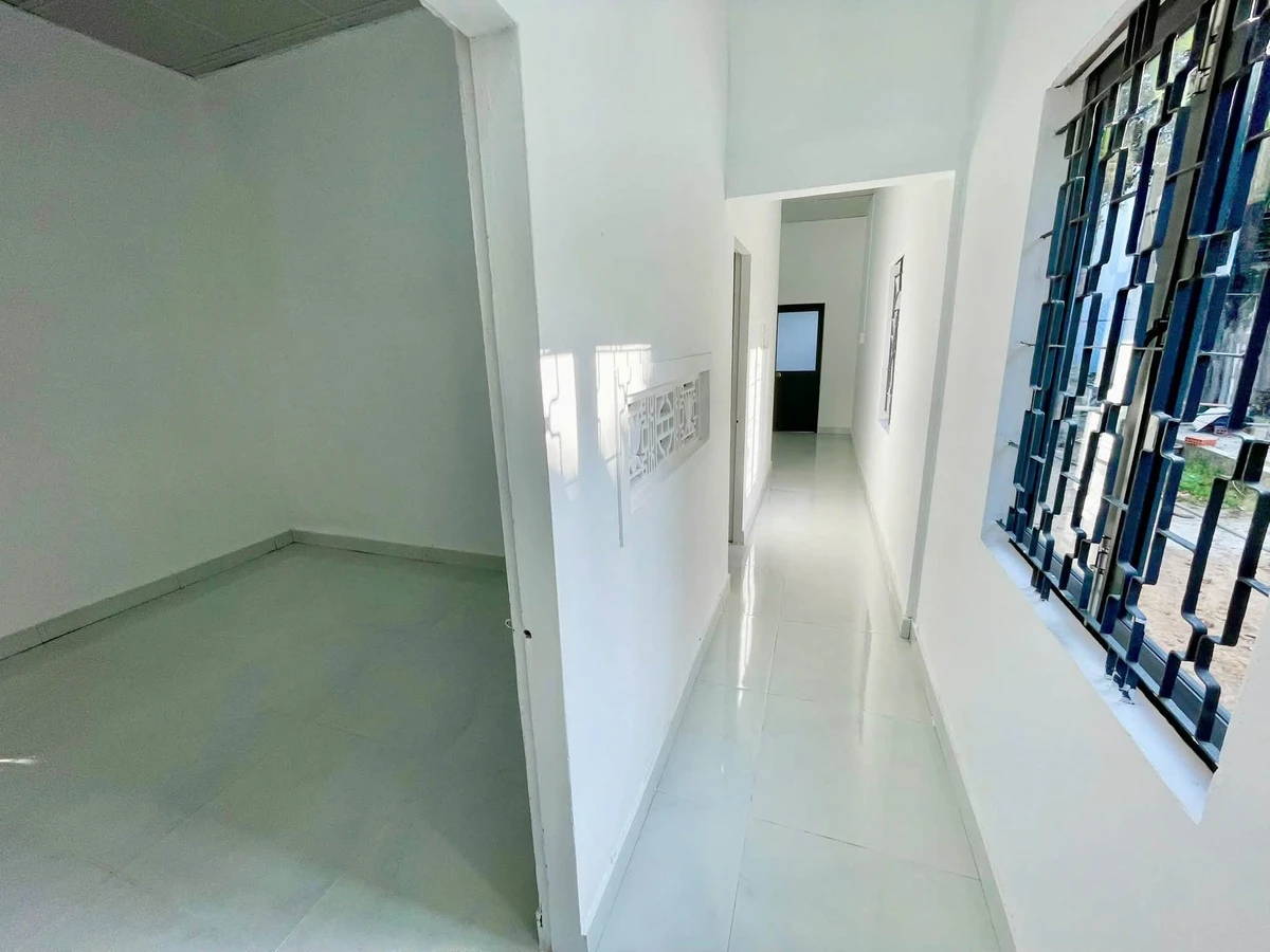Bán nhà cấp 4 Hoàng Hoa Thám Quảng Ngãi 2PN, 104m2, 890tr - Ảnh thu nhỏ 3