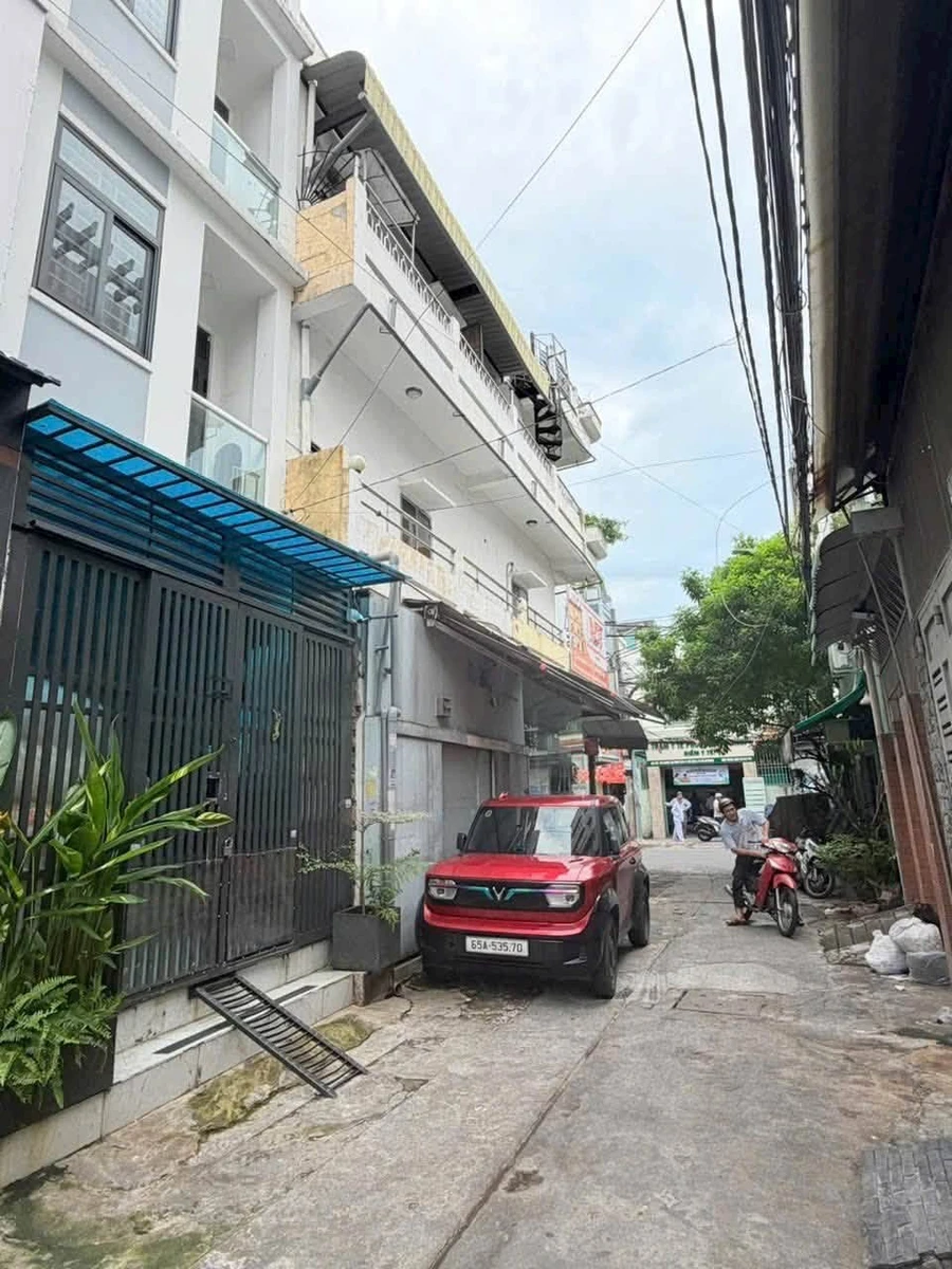 Bán nhà 2 phòng ngủ 3 tầng trên đường Bình Thới, Quận 11 - Ảnh 1