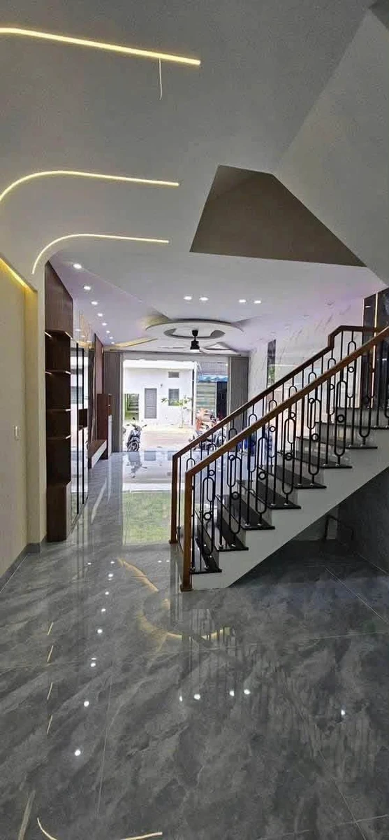 Bán nhà mặt tiền 3 tầng 100m2, 4PN full nội thất, phường Quy Nhơn Nam - Ảnh thu nhỏ 2