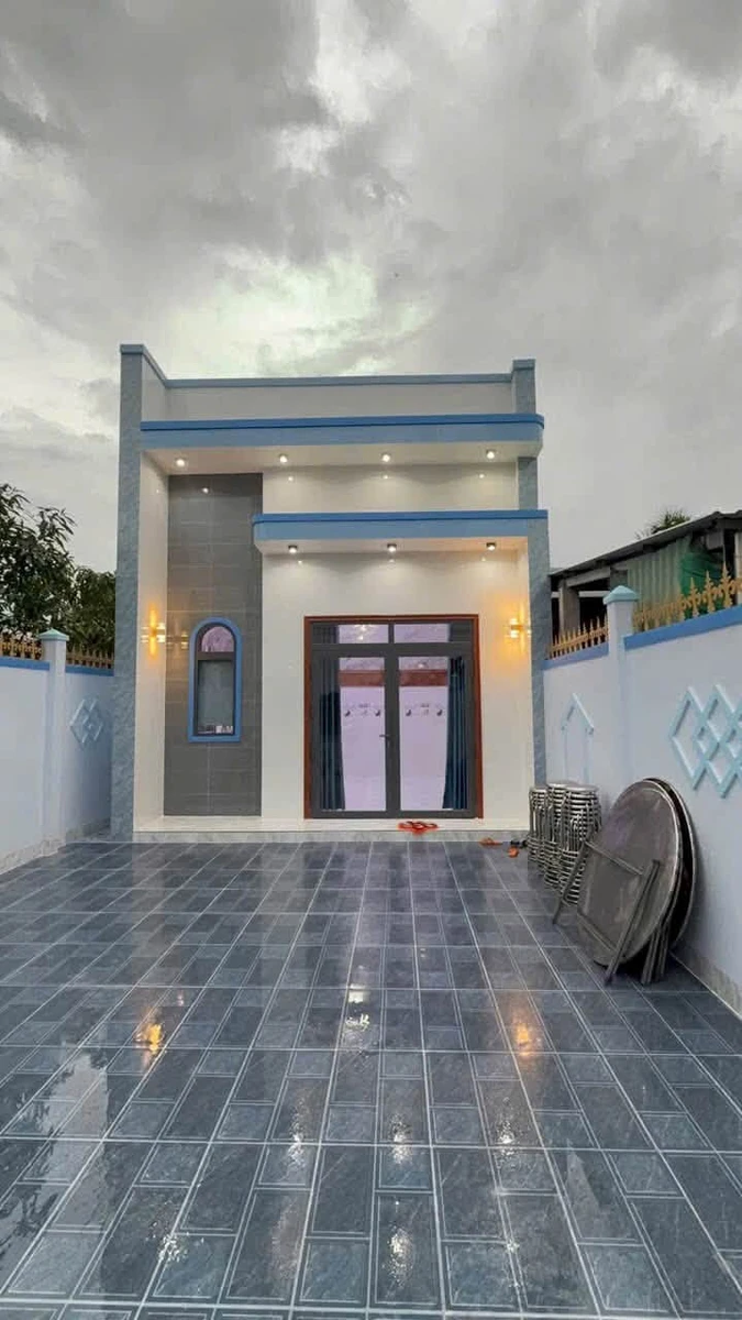 Bán nhà mặt tiền 194m2, 3 phòng ngủ tại Bến Lức, Tây Ninh 3.85 tỷ - Ảnh 1