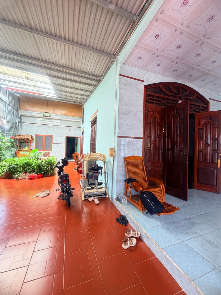 Bán nhà 3 phòng ngủ Tân Phú Đồng Xoài 250m2, giá 2 tỷ - Ảnh thu nhỏ 2