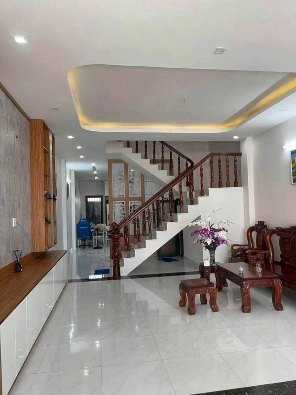Bán nhà mặt tiền Nguyễn Tất Thành 1 trệt 2 lầu 5x20m, 5,8 tỷ, P. Phước Nguyên, TP Bà Rịa