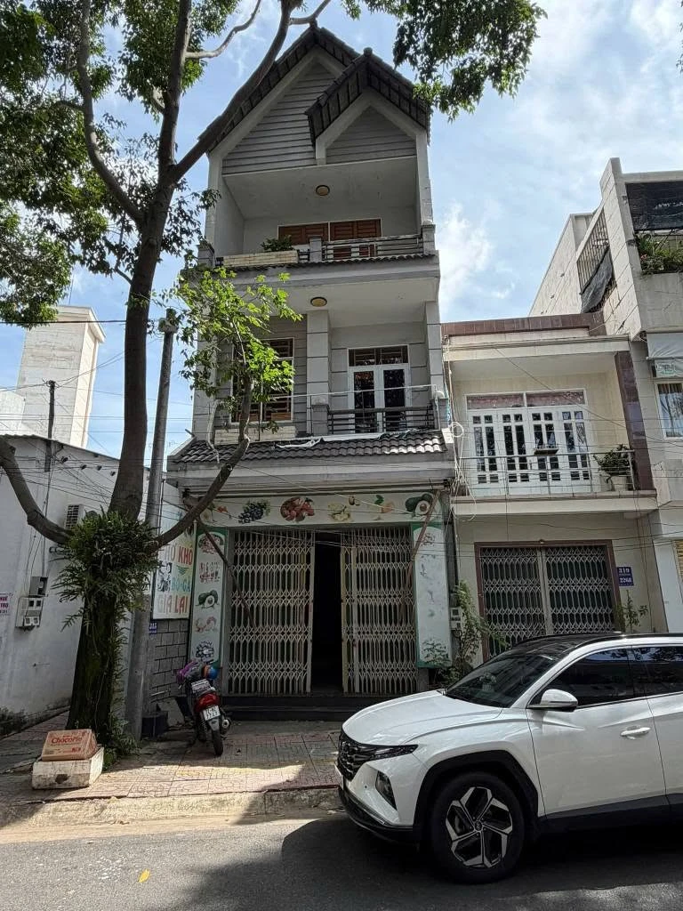 Bán nhà 1 trệt 2 lầu 4 phòng mặt tiền Huỳnh Tấn Phát Bà Rịa - Ảnh thu nhỏ 2