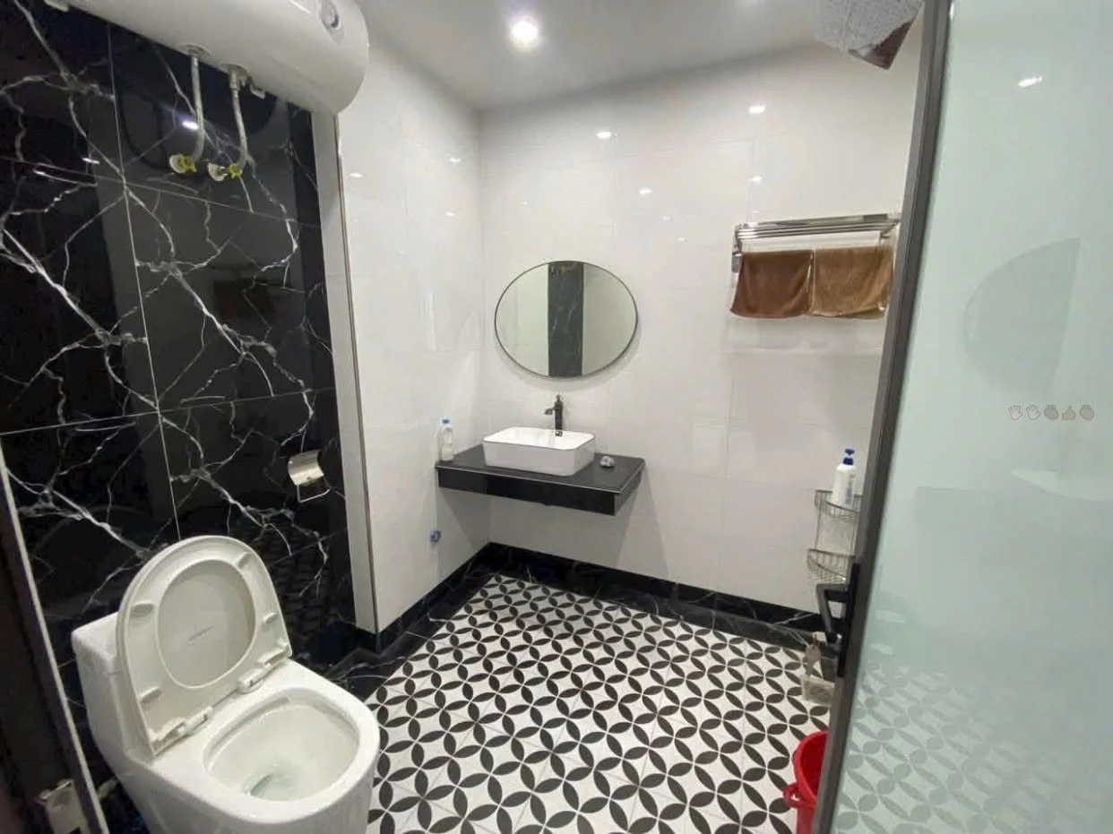Cho thuê nhà 4 tầng 4PN tại khu Văn Cao, 45m2, 12tr/tháng - Ảnh 1