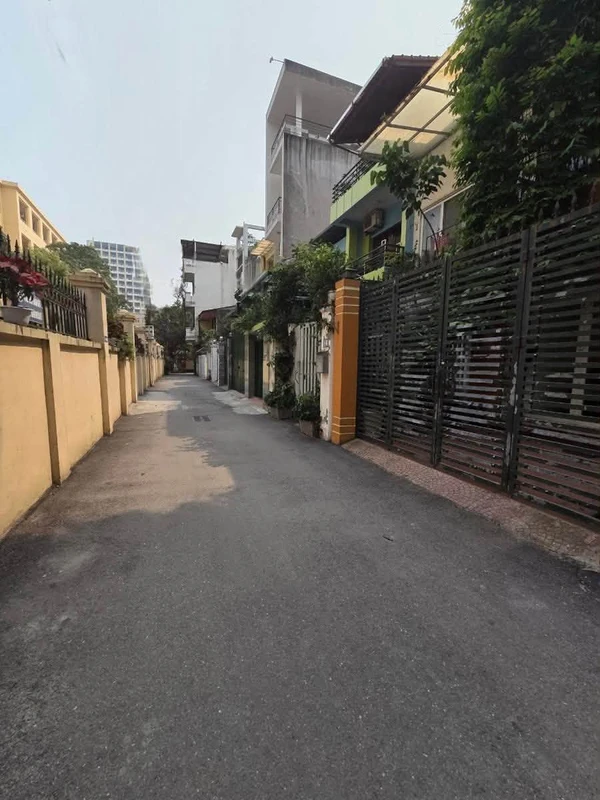 Bán nhà 5 tầng 110m² Hoàng Quốc Việt, gara ô tô, thang máy