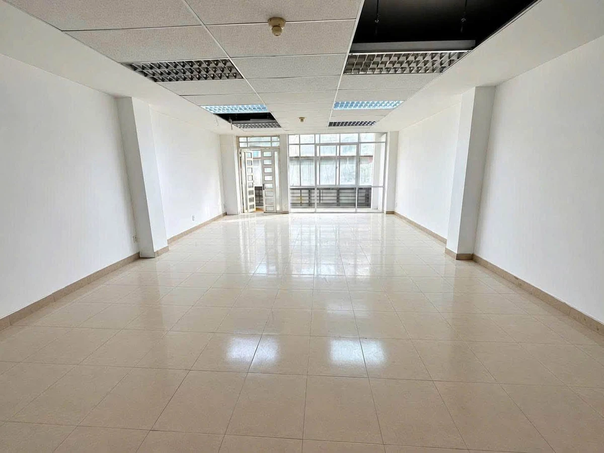 Cho thuê tòa nhà mặt tiền Khánh Hội, 108m², có thang máy - Ảnh thu nhỏ 3