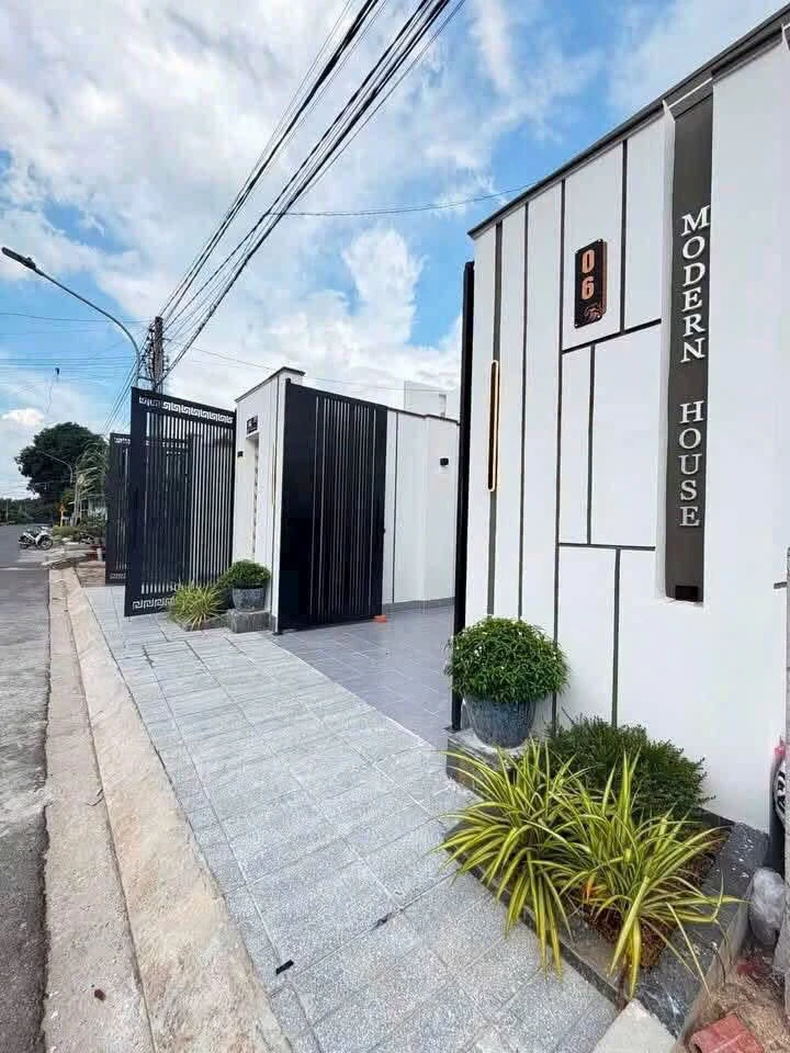 Bán nhà 3PN, 4WC, 115m2 Long Hoa, Tây Ninh 2.7 tỷ - Ảnh 1