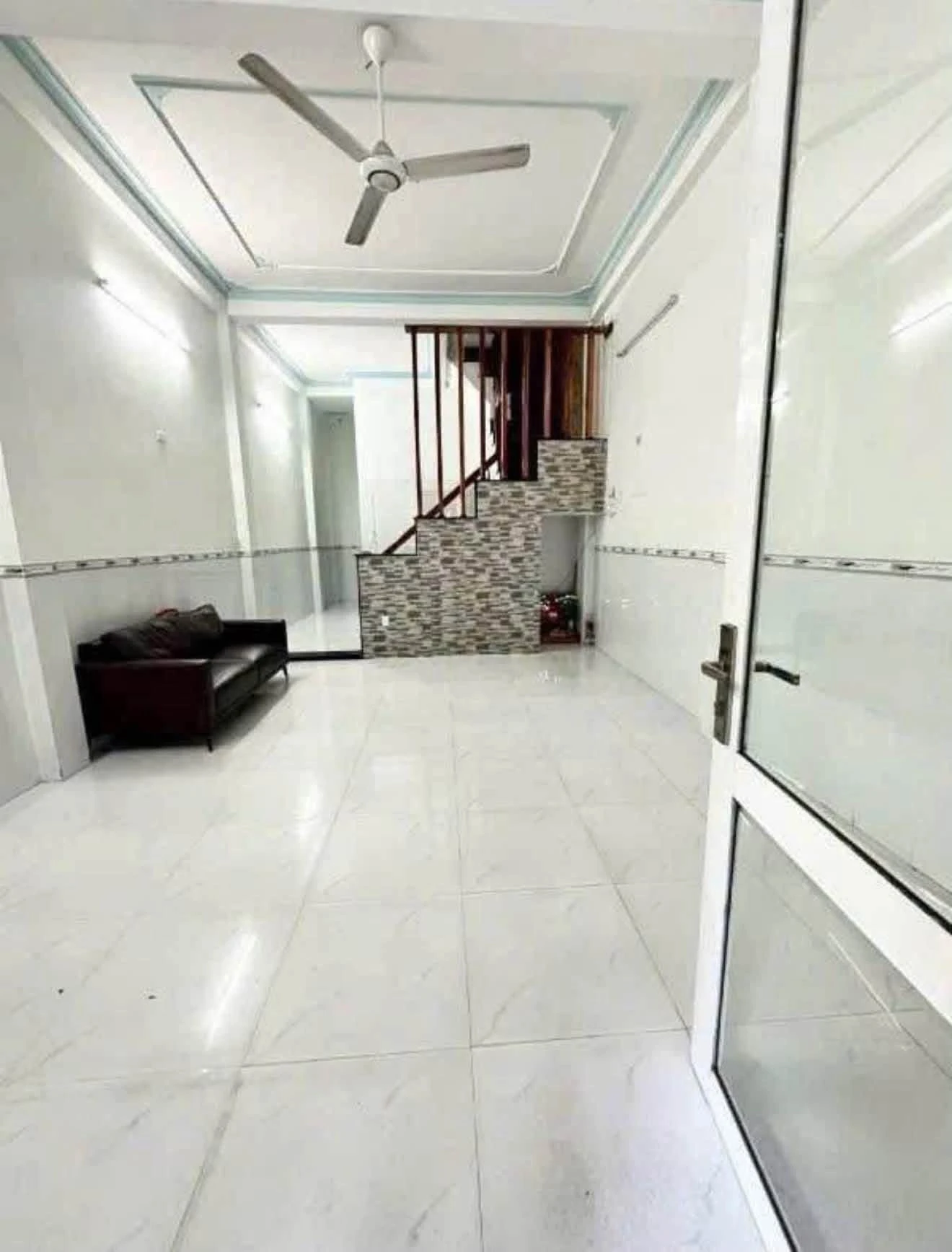 Cho thuê nhà nguyên căn mặt tiền 70m2, 4PN, Quy Nhơn - Ảnh 1