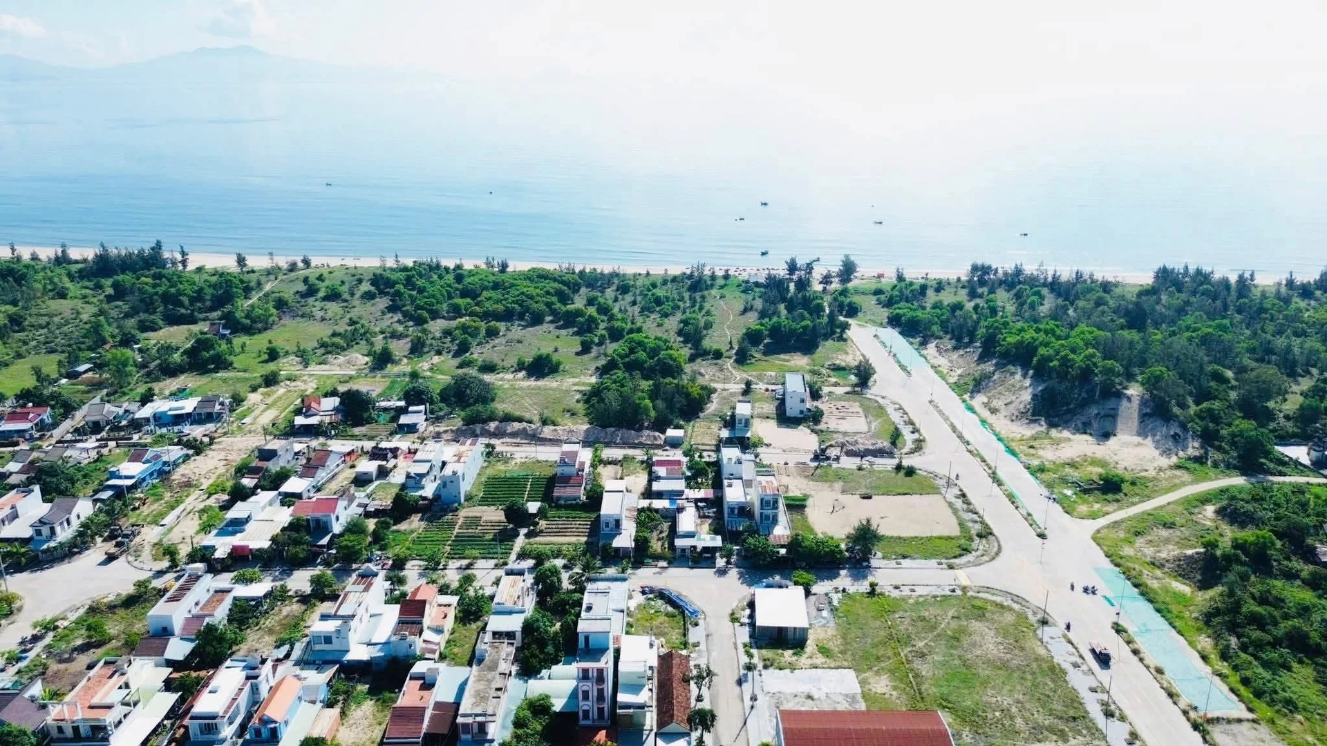 Bán lô đất sát biển 300m² Đà Nẵng 4 tỷ - Ảnh 1