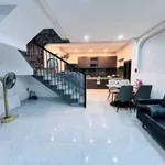 Bán nhà góc hẻm 5m Quận 4, 43m2, 2 tầng 2PN, full nội thất, giá 5,65 tỷ - Ảnh thu nhỏ 2