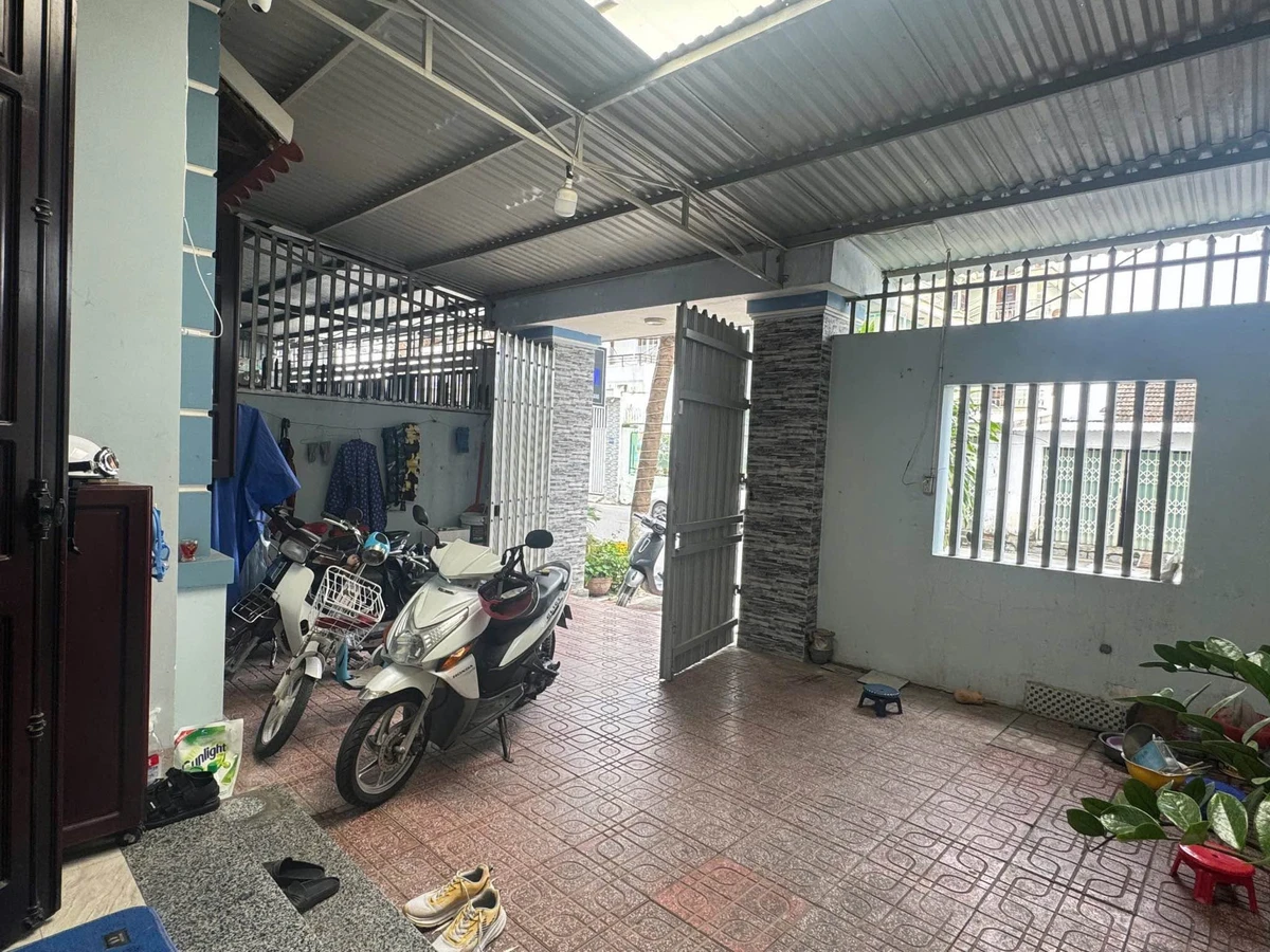 Cho thuê nhà 2.5 tầng mặt tiền 180m2, 4PN, Dương Hiến Quyền - Ảnh thu nhỏ 3