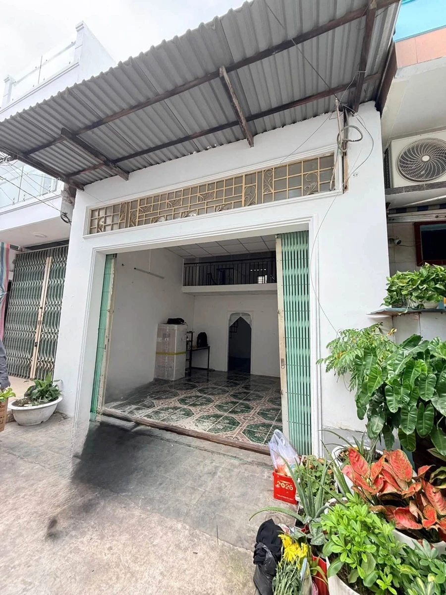 Bán nhà 2 tầng ngang 5m, 55m2, 3 PN, kế bên Himlam, Quận 7, giá 5 tỷ - Ảnh 1