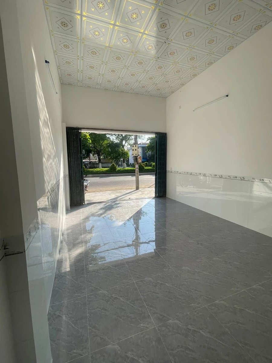 Bán nhà mặt tiền Nguyễn Tất Thành 62 m2, Tuy Hoà 2,69 tỷ - Ảnh thu nhỏ 2