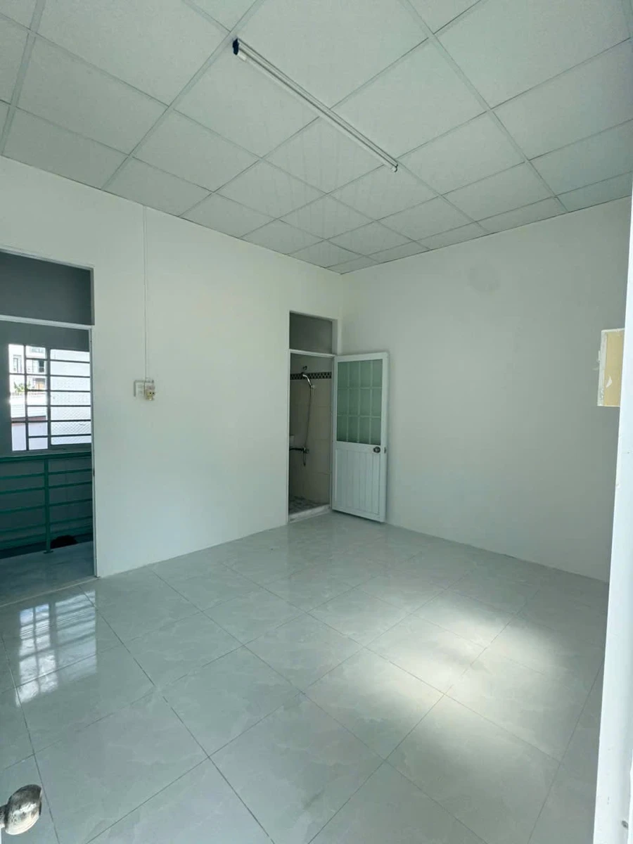 Bán nhà 2 tầng 55,7m² hẻm Phạm Văn Đồng, Phường Bắc Nha Trang, giá 2,8 tỷ - Ảnh thu nhỏ 2