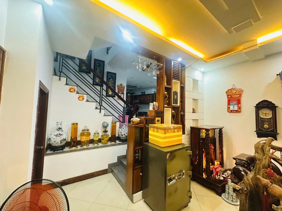 Bán nhà 1 trệt 1 lầu 136m2 full nội thất, sân vườn, sát Phạm Văn Đồng, Thủ Đức - Ảnh thu nhỏ 2