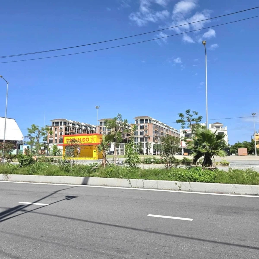 Bán nhà mặt tiền đường Phạm Văn Đồng, TP Huế, 250m2, đang cho thuê 30 triệu/tháng - Ảnh thu nhỏ 2
