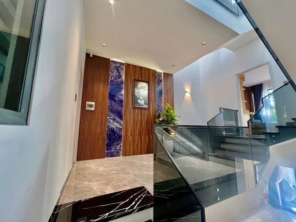 Bán nhà mặt tiền Hồ Tùng Mậu 102m² giá 13 tỷ Quận 7 - Ảnh thu nhỏ 2