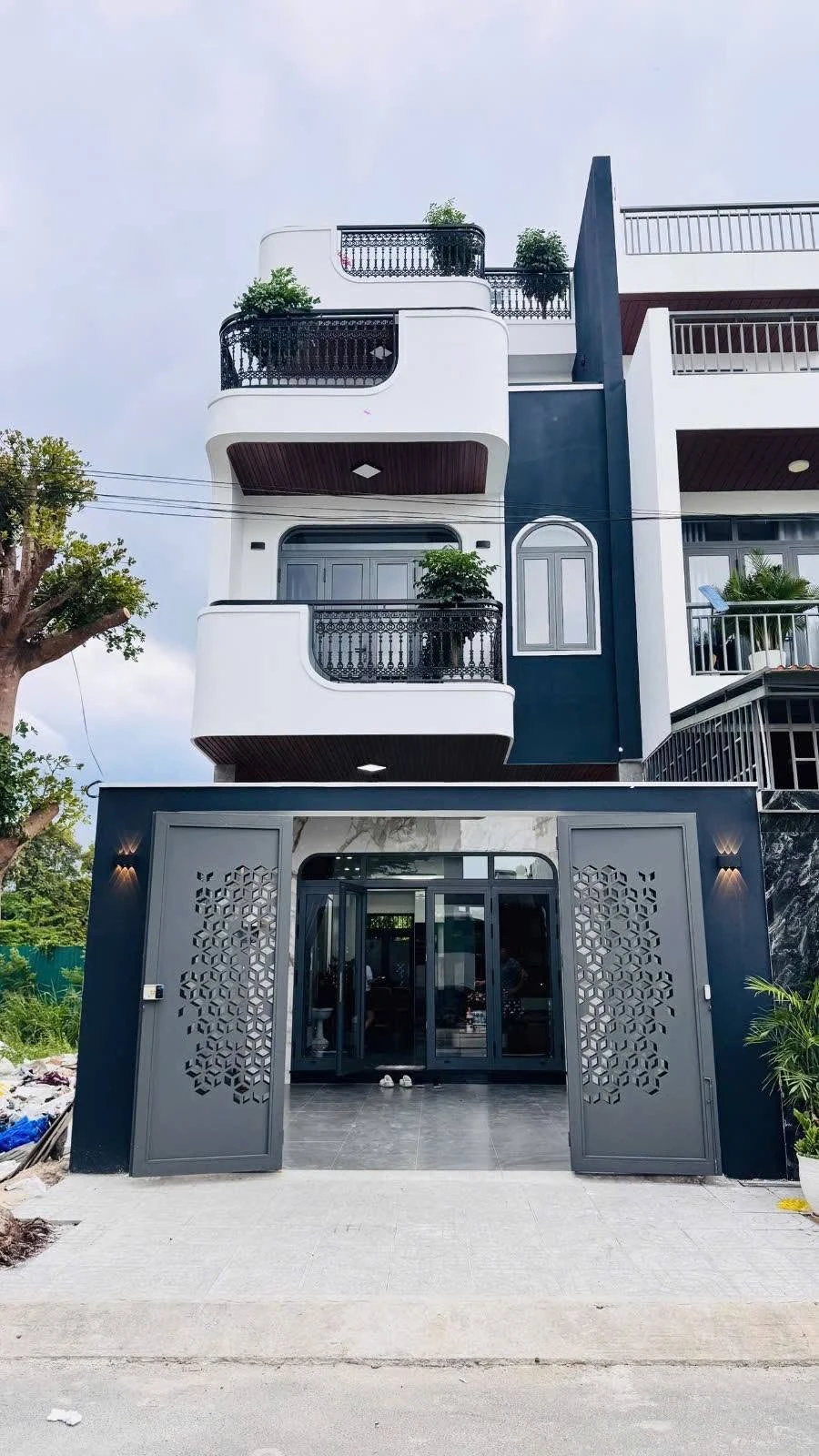 Bán nhà 3 tầng 100m2 thang máy tại Khu đô thị Mỹ Nha Trang - Ảnh 1